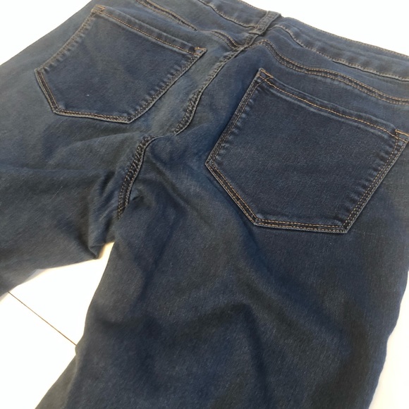 RW & CO women’s Blue Jeans - Picture 7 of 7